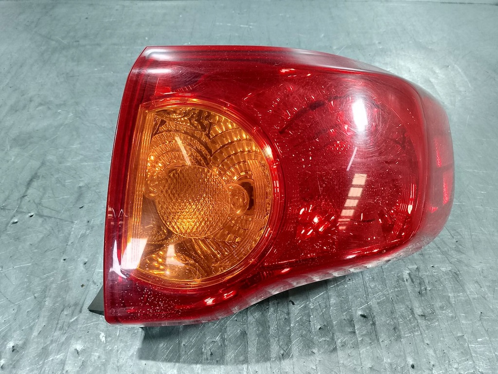 фото №1, Лампа задняя правая toyota corolla e15 sedan