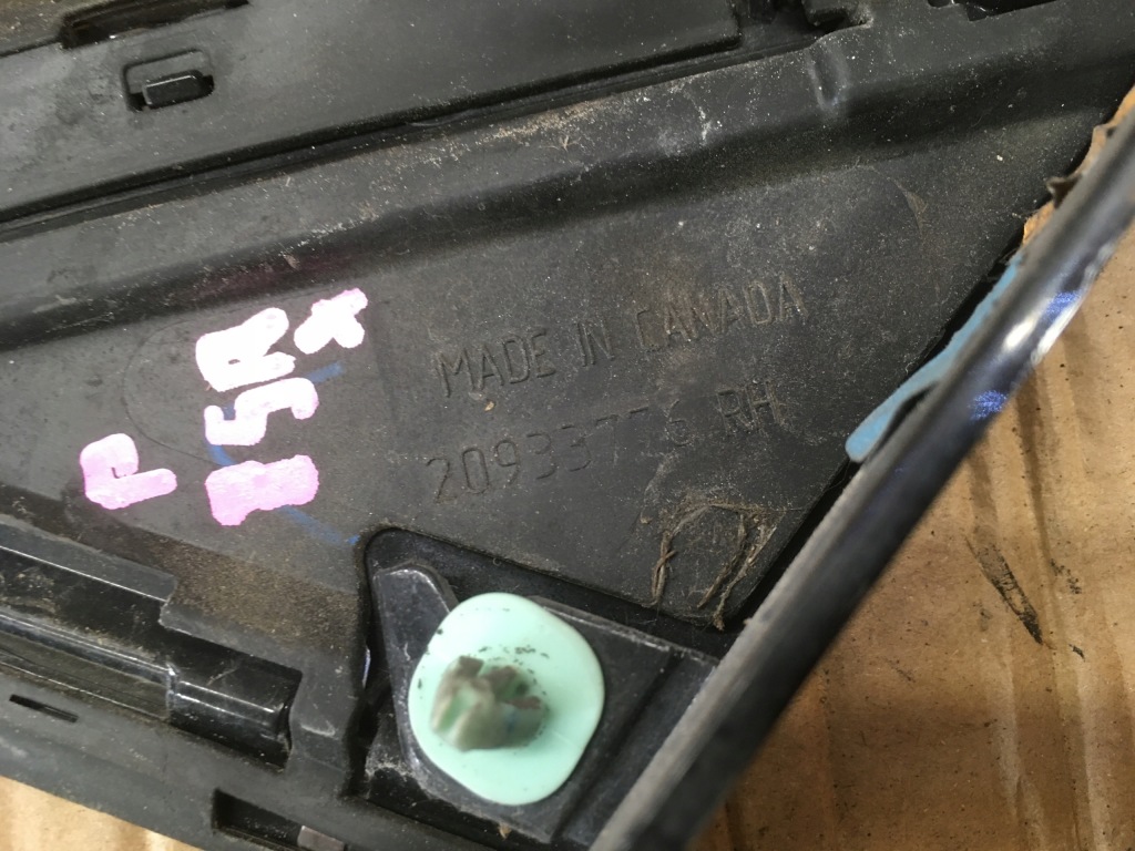 Треугольник крыла правый левый cadillac srx 2011 20933777 20933776 с Разборки