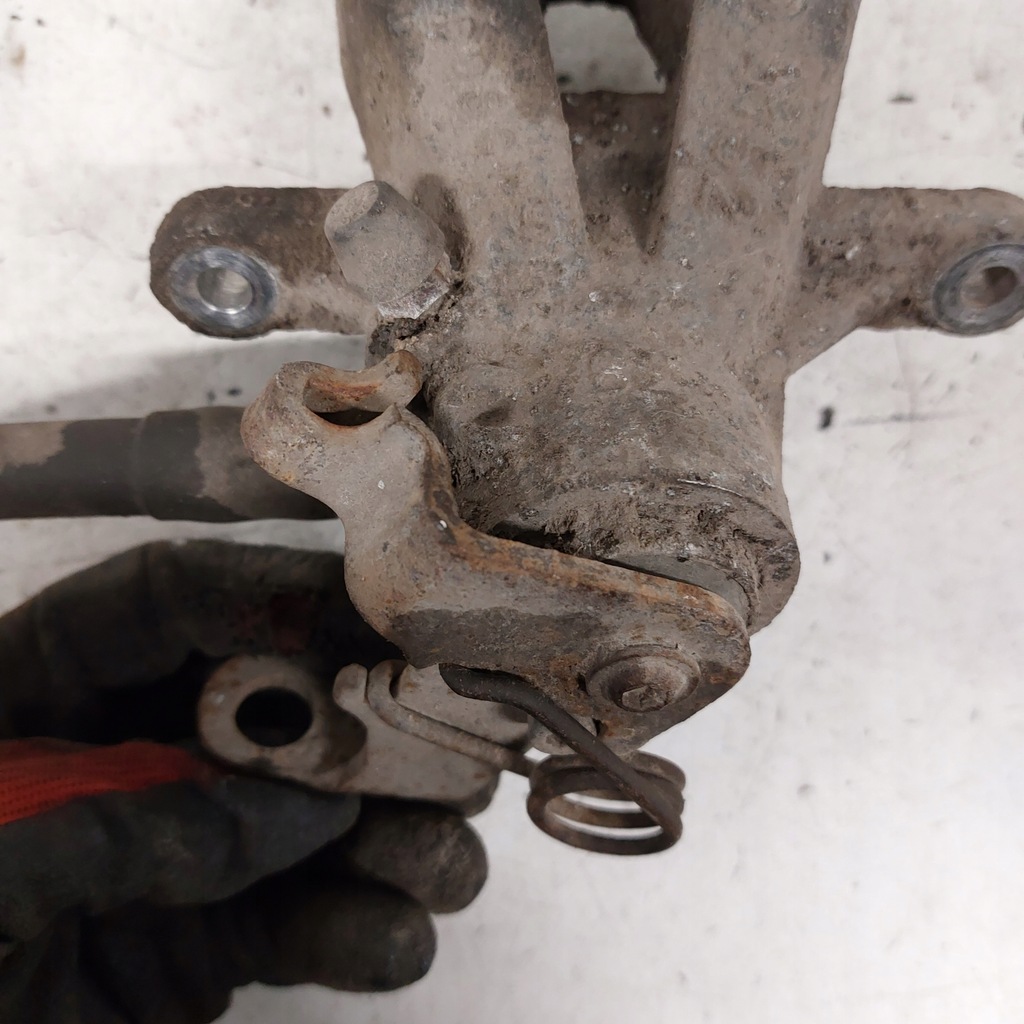 фото №12, Lancia delta 3 iii 1,75 1,8 суппорт тормозной правый задняя aluminiowy bosch