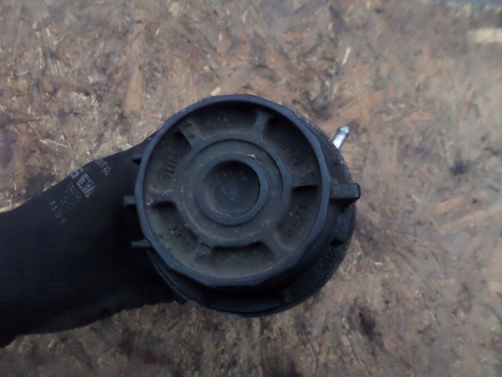 фото №5, Основание фильтра масла toyota yaris 3 iii 1.4 d4d auris 2 ii corolla 1nd