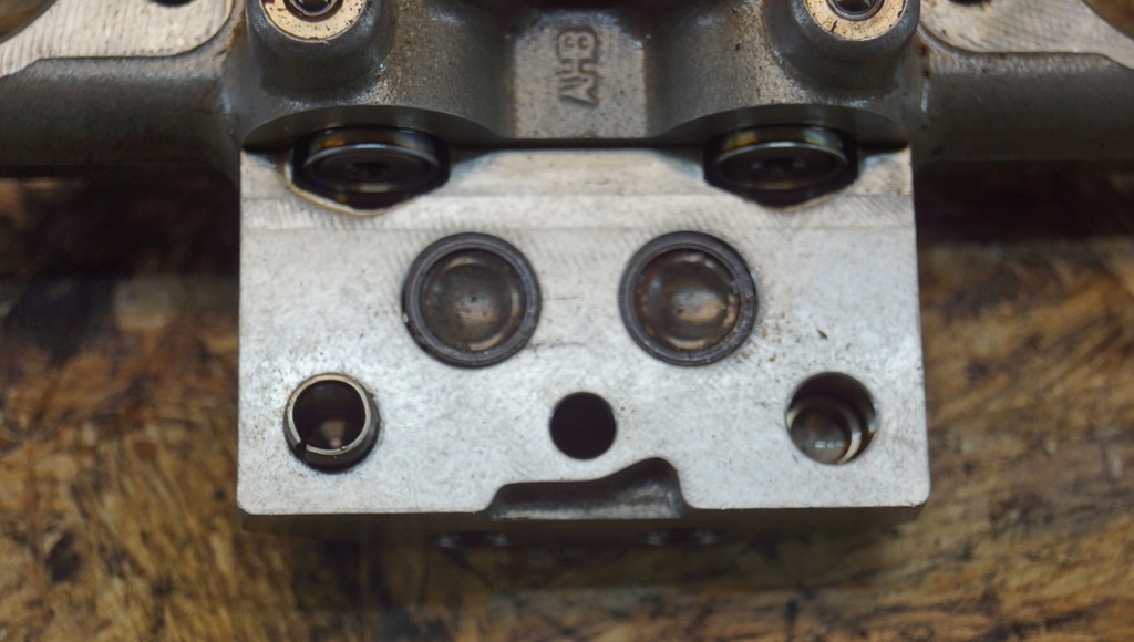 фото №7, Блок управления переменных faz распределительного вала левый vw phaeton w12 6.0 07c109204e