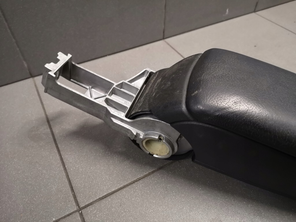 фото №7, Подлокотник чёрный кожа средний audi a6 c5