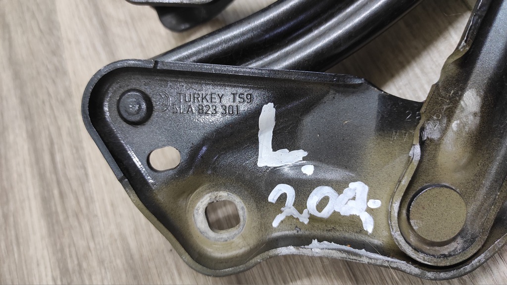 фото №5, Skoda enyaq 5la823302 5la823301 петля капот p l оригинал