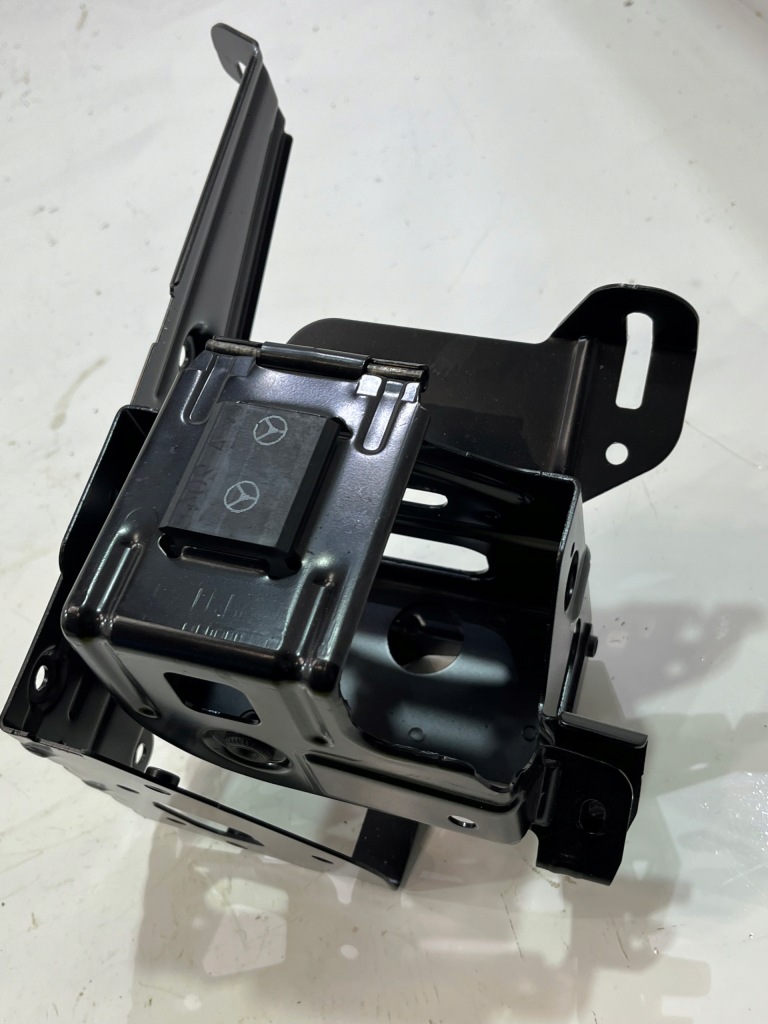 фото №1, Кронштейн акумулятор mercedes w204 a2045400440
