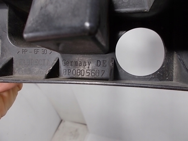 фото №10, Audi a3 8p lift 08-12 направляющая pod фара 8p0805607