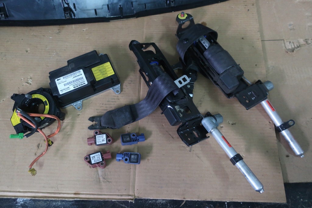 фото №11, Volvo v50 s40 c30 приборная панель приборная консоль ремни 04-12 europa beż