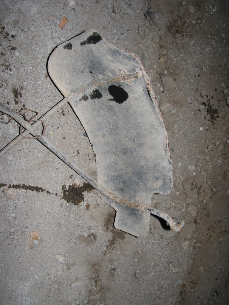 фото №1, Підйомник корзина кронштейн колеса запасного citroen berlingo i peugeot partner i