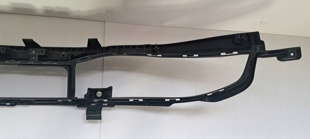 фото №8, Porsche taycan 9j1807683 решётка средняя бампера перед передняя