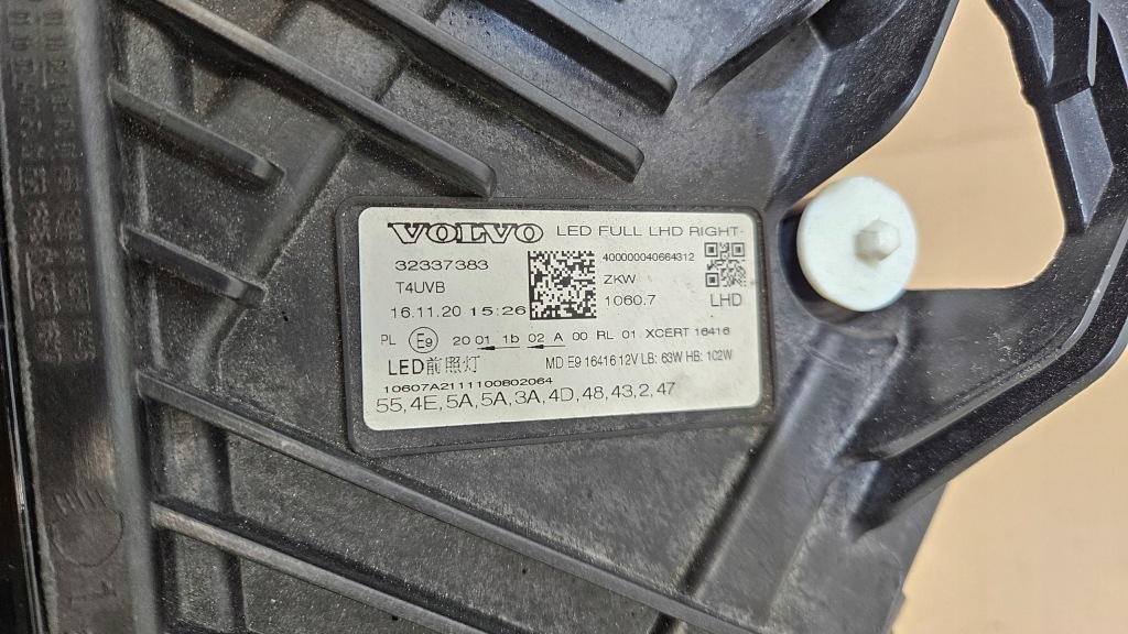 Фара перед передняя правый  volvo xc60 2 рестайлинг  full led 32337383 в Украине