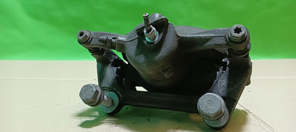 фото №9, 8v0615123d суппорт тормозной левый перед passat b8 2.0 tdi kombi