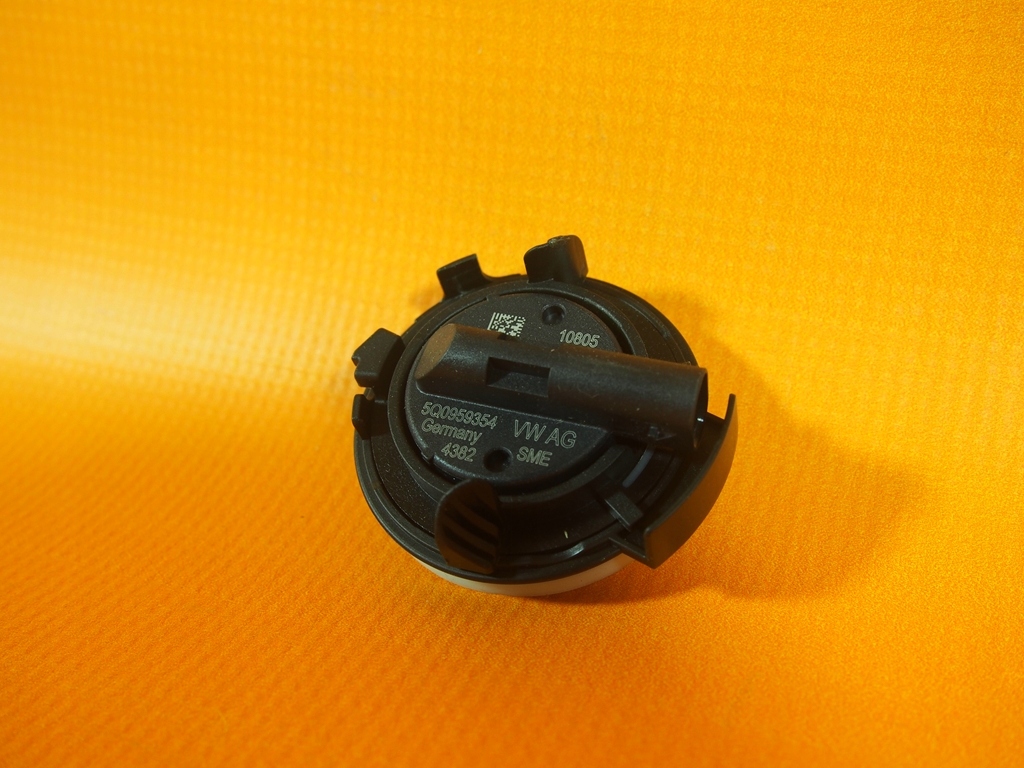 фото №8, Audi a3 8v датчик ударный боковой 5q0959354