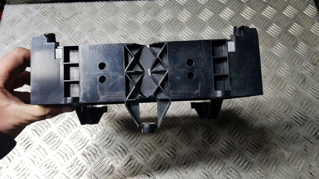 фото №4, Mercedes w211 каркас радио кронштейн a2116800134 рамка