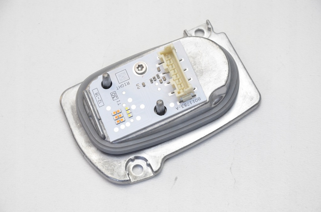 фото №3, Модуль денні led drl правий audi a3 s3 8v0998474a