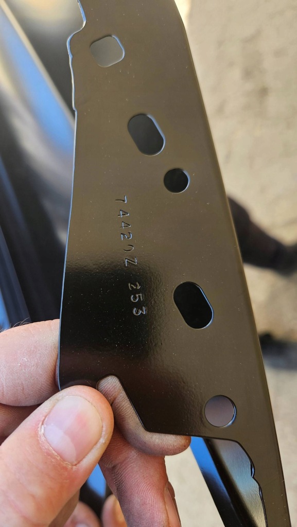 Крыло  перед передний правый  bmw x3 f25 оригинал новый Доставка