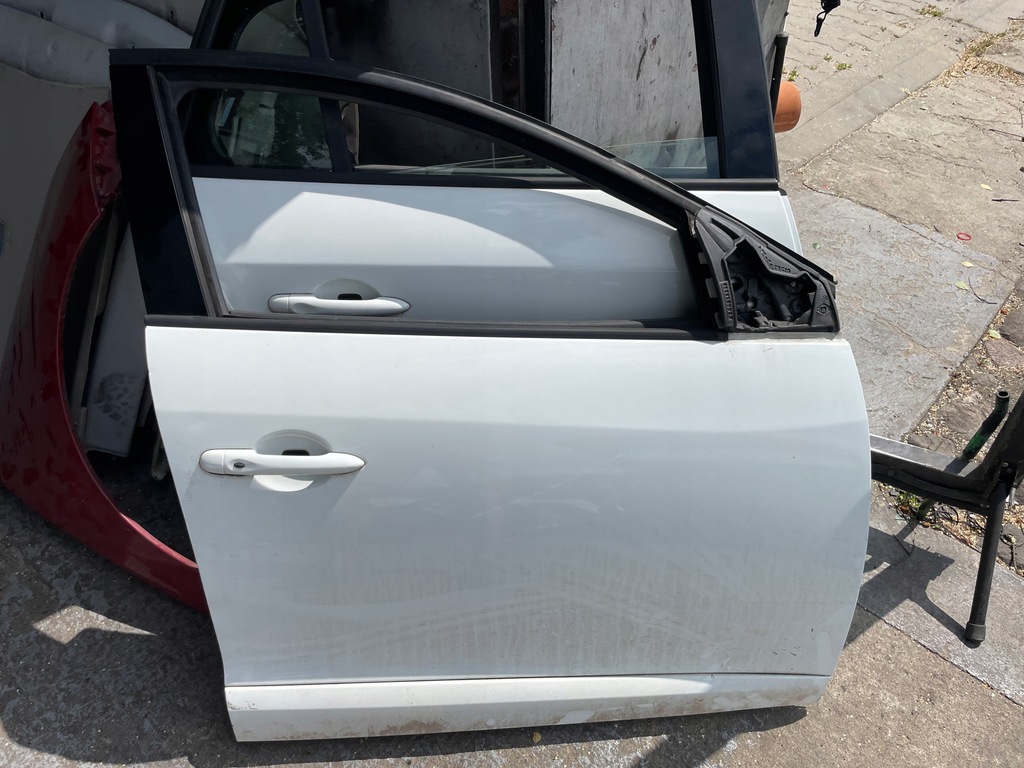 фото №1, Дверь перед megane iii ov369