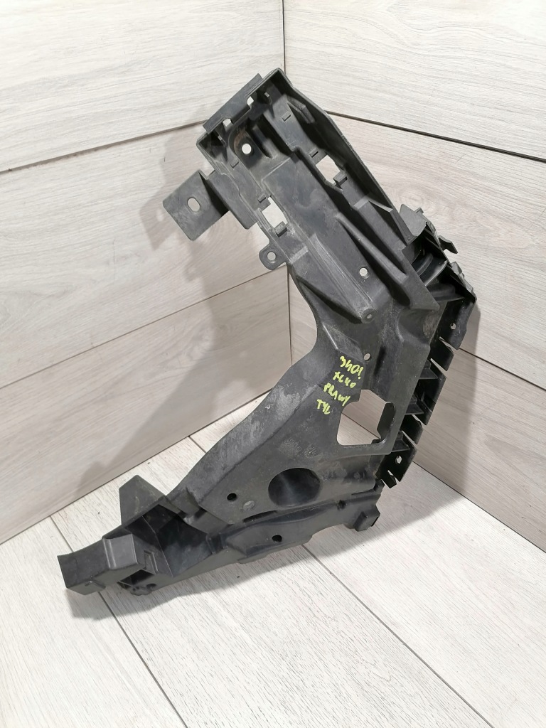 фото №1, Volvo xc40 направляющая бампер правый задняя 32227485