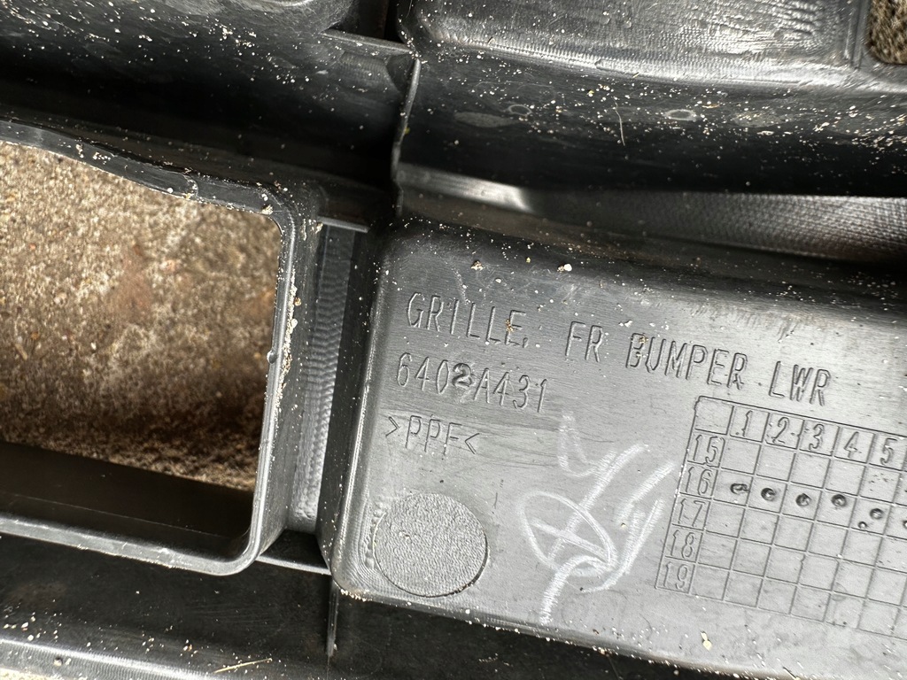 фото №10, Решётка бампера перед 6402a431 mitsubihi asx lift