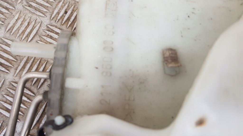 фото №9, Mercedes w211 бачок омывателя помпа