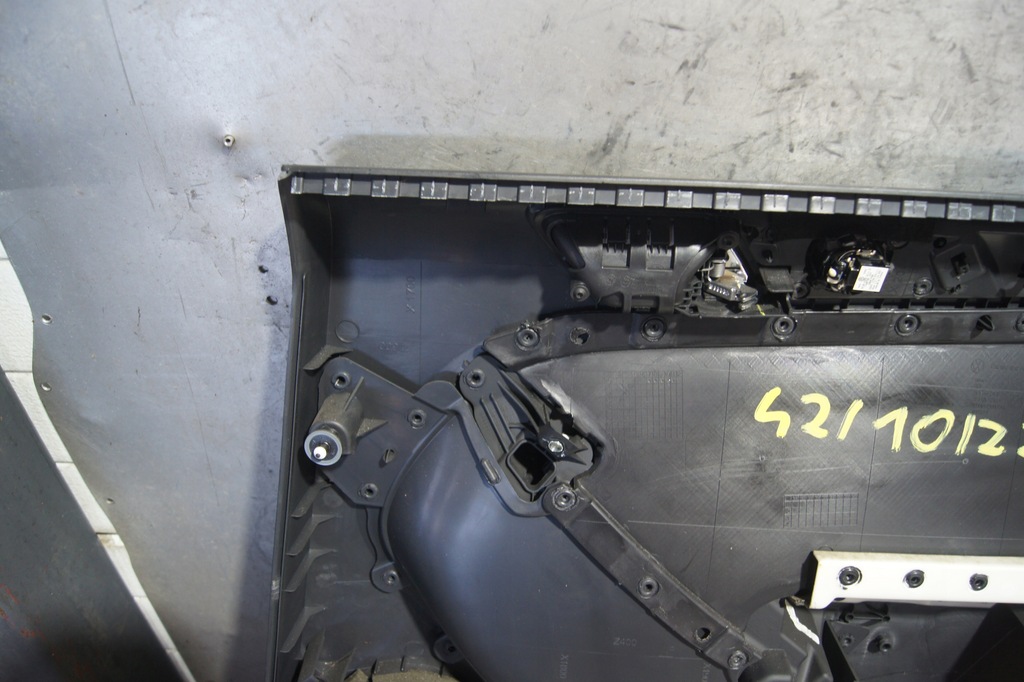 фото №12, Обшивка двері лівий задня jetta 5c 5c6867211a