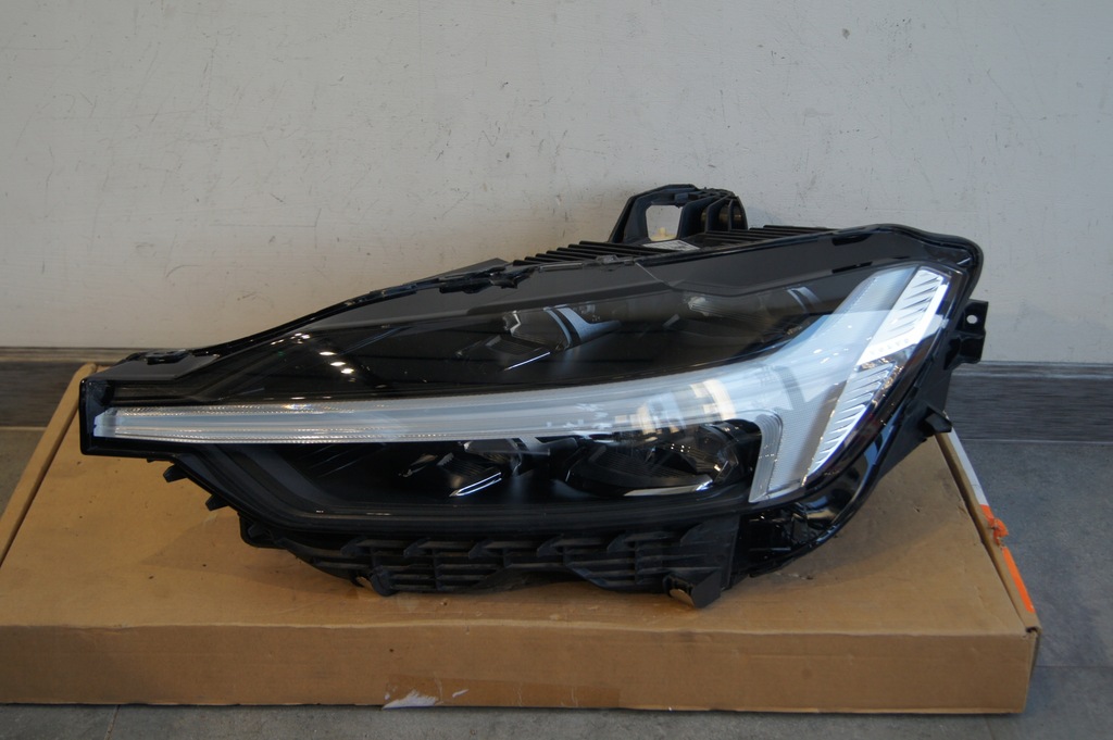 фото №1, Full led volvo xc60 ii левая europa 32420430
