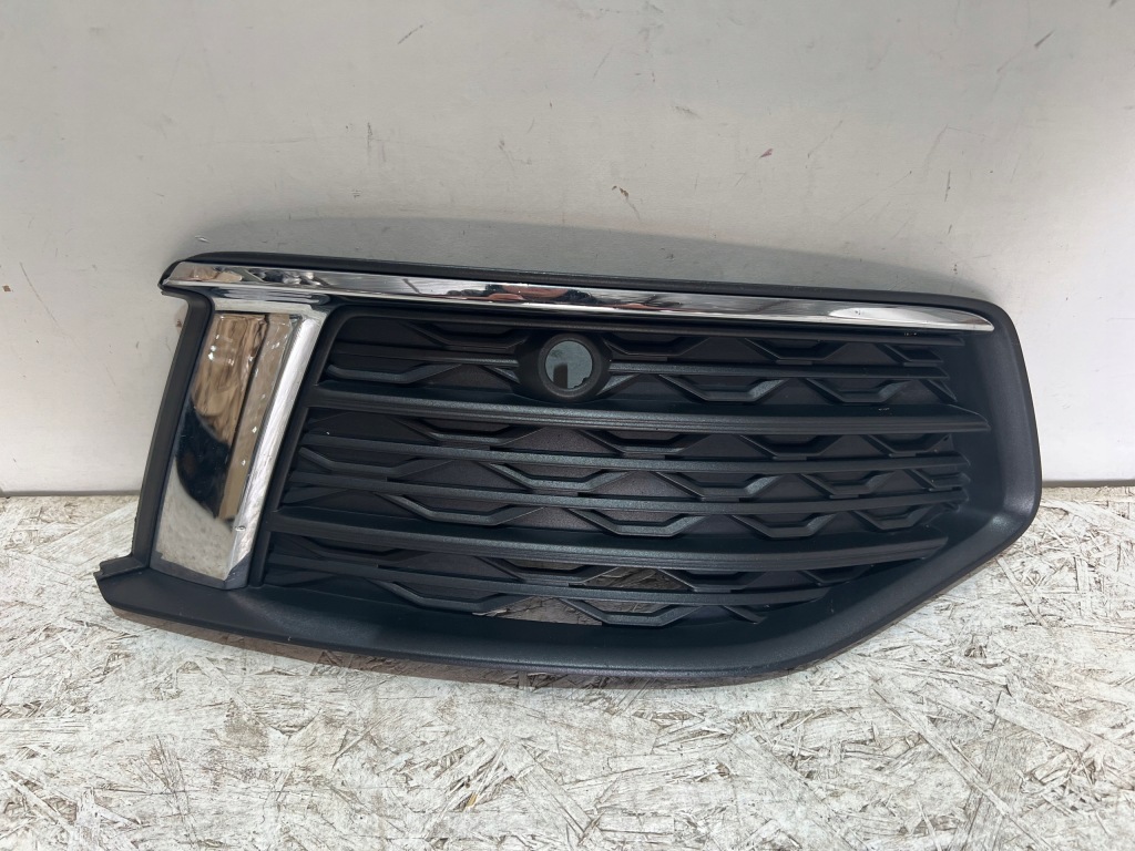 Купити Решітка правий audi a6 c8 хром 4k0807682c