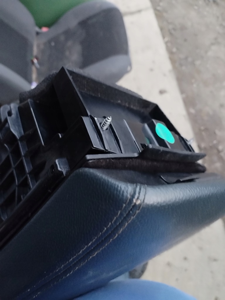 Mercedes r230 sl підлокітник петля бардачок гарний Ціна