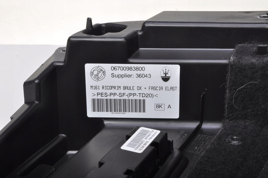 фото №10, Maserati levante sq4 обшивка багажника правый 19r