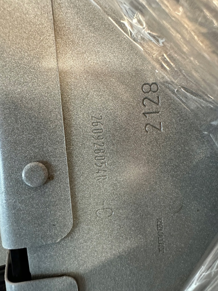 Купити Крило ліве передній перед кронштейн  renault master