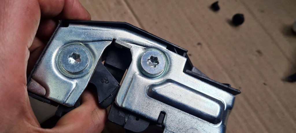 A6 c6 рестайлінг  замок лівий сидіння лівий задній задній спинка 8e0885879 a4 b6 b7 Оригінал