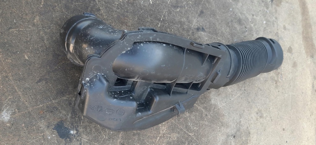 фото №3, Труба шланг резонатор воздуха citroen c3 ii 9683340180