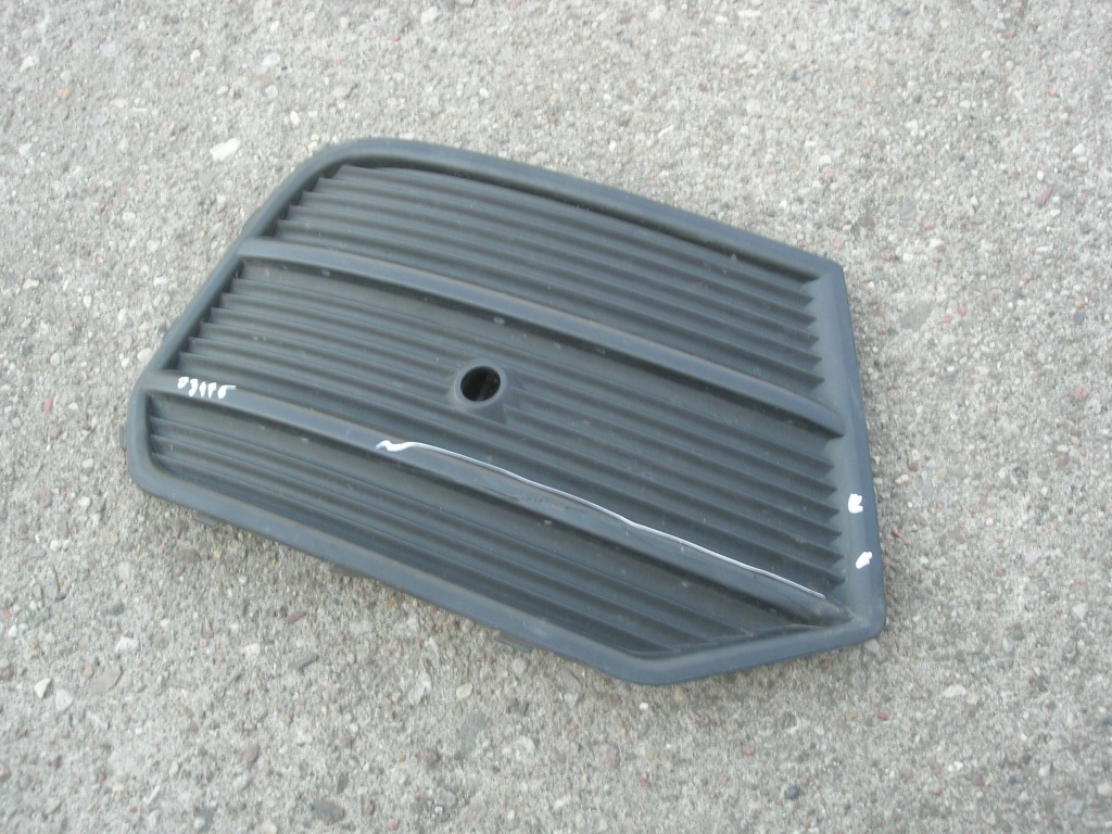 фото №1, Решітка бампера r audi q3 8u0807682q w-wa