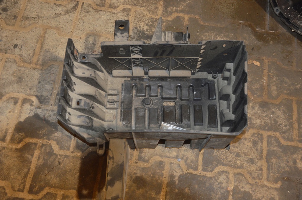 фото №1, Opel vivaro основание аккумулятор