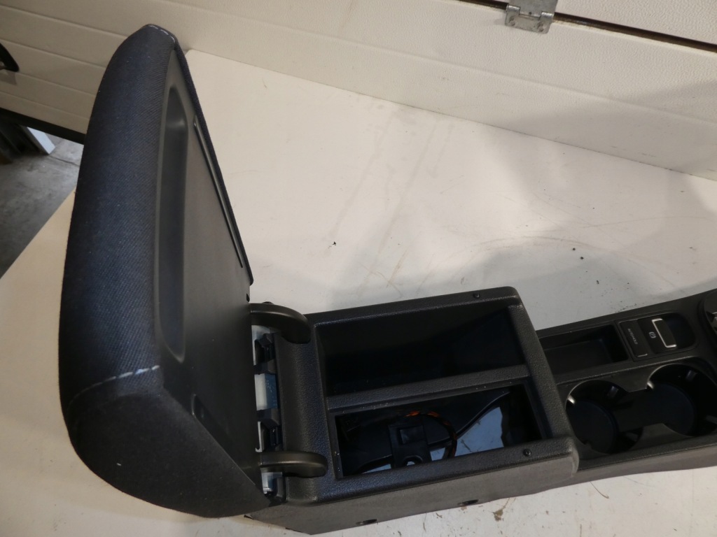 фото №8, Туннель подлокотник vw tiguan plus 5n0864251b