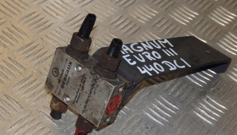 фото №1, Renault magnum e-tech з'єднувач патрубок пального