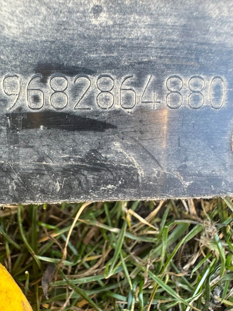 Пол плита бампера перед накладка-спойлер спойлер peugeot 3008 09-2016 Киев