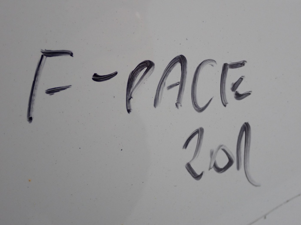 фото №13, Бампер задняя задний kompletny europa pdc jaguar f-pace 20r