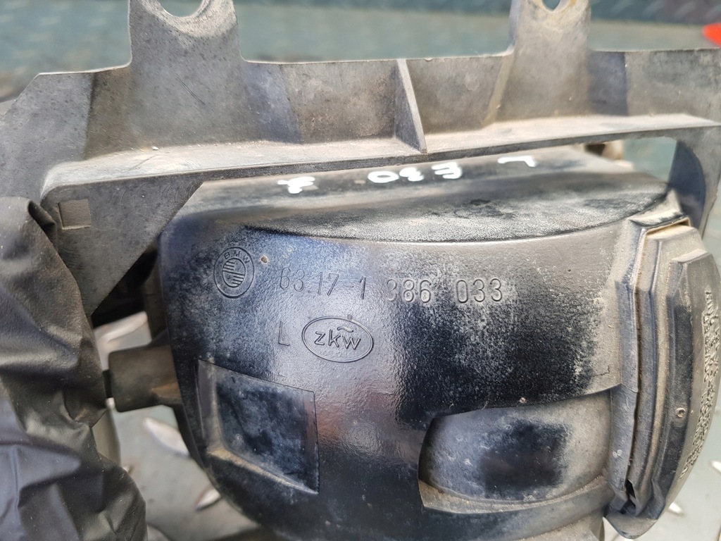 фото №8, Противотуманная фара левый zkw 1 386 033 bmw e30 широкая лампа