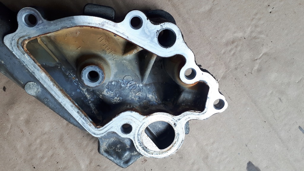 фото №8, Audi оригинальный номер 06e121161an корпус термостата