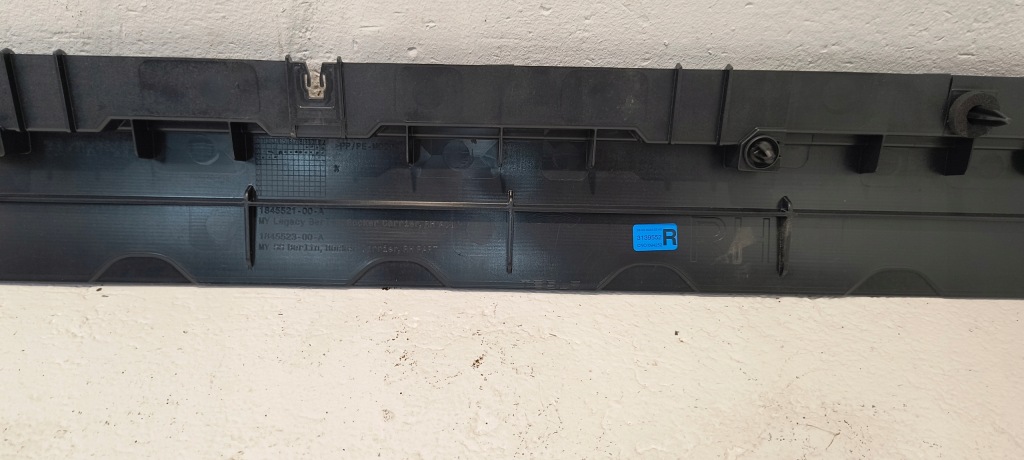 Порог молдинг порог правая tesla model y с Разборки