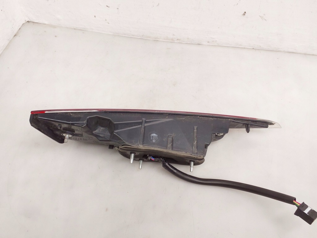 Лампа задняя w крышка багажника правая сторона lexus es 300h 7th gen Недорого
