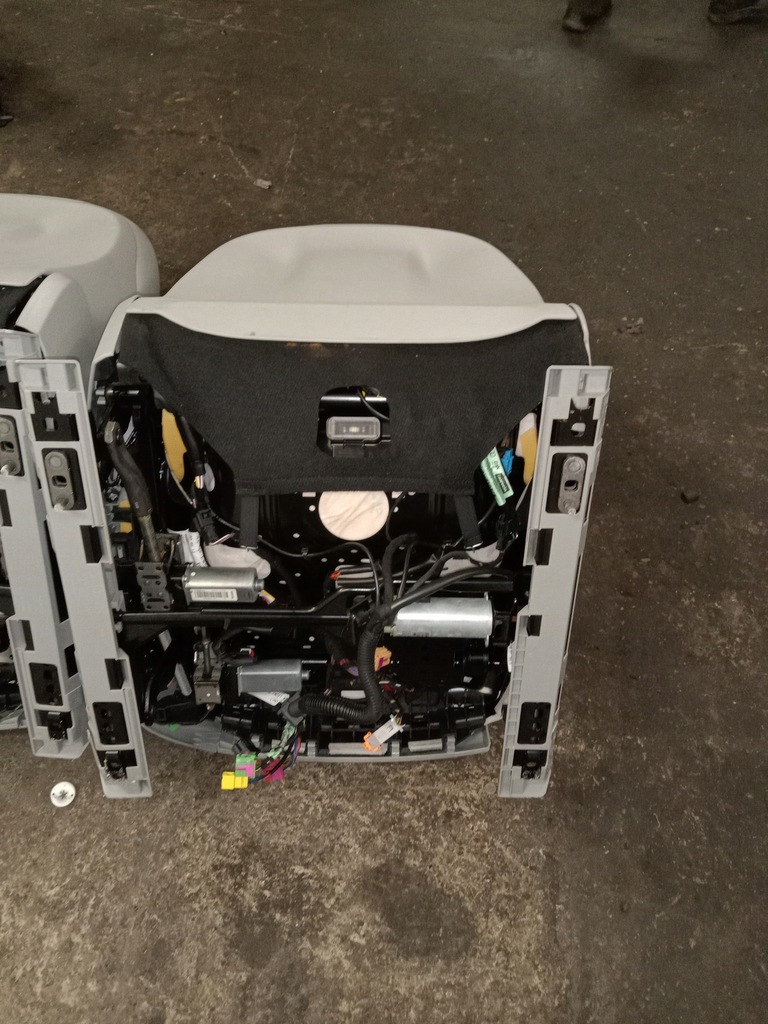 фото №8, Сиденья обивка кожа светлая audi a8 d4 09-12