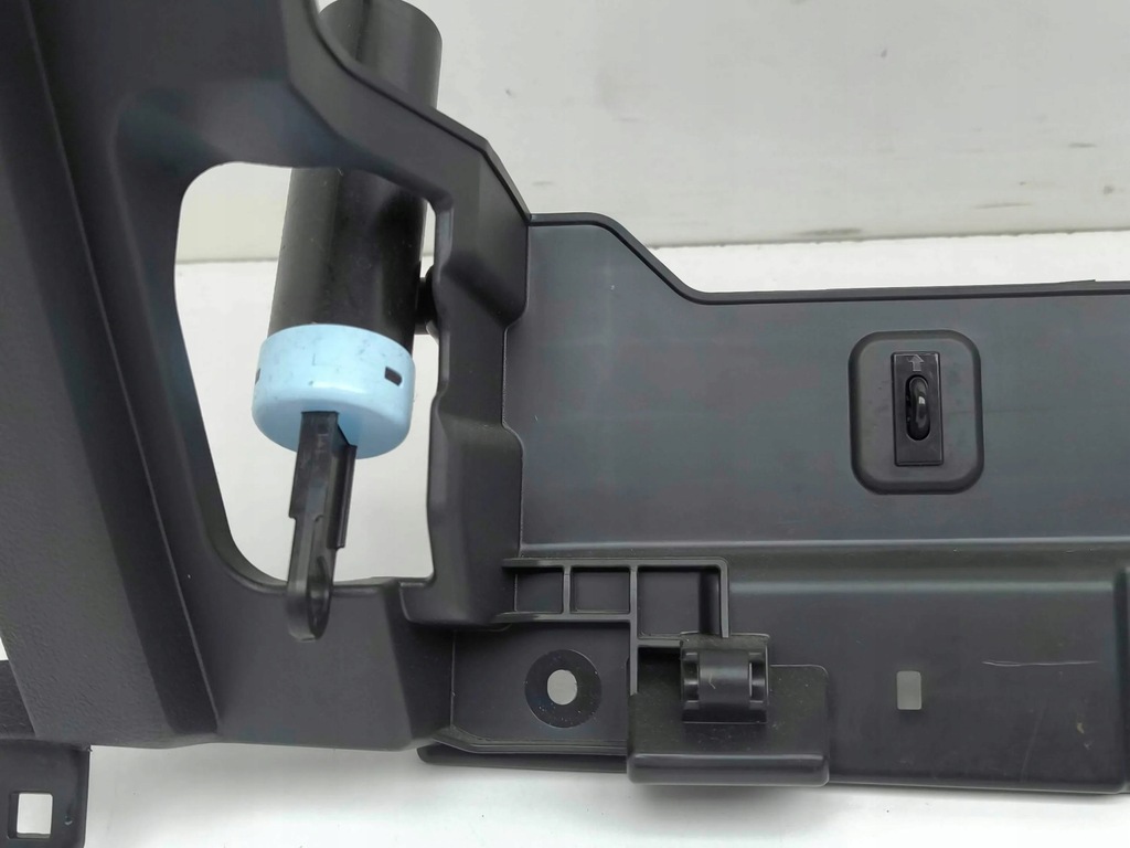 фото №5, Hyundai kona i 2019 element панели приборной панели / dół