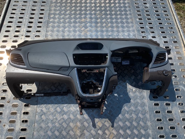 фото №1, Приборная панель консоль приборная панель opel mokka uk