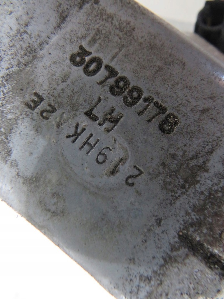 фото №6, Volvo оригинальный номер 30799178 петля петли капот