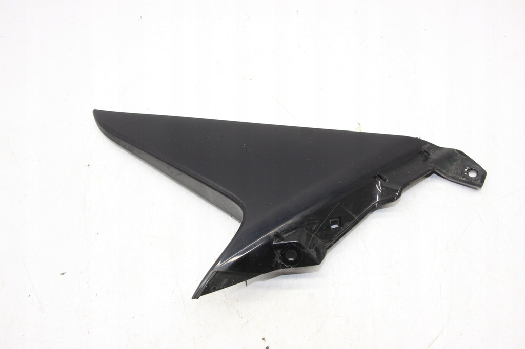 фото №1, Молдинг захист заглушка кришки багажника лівий задня toyota yaris cross 20-