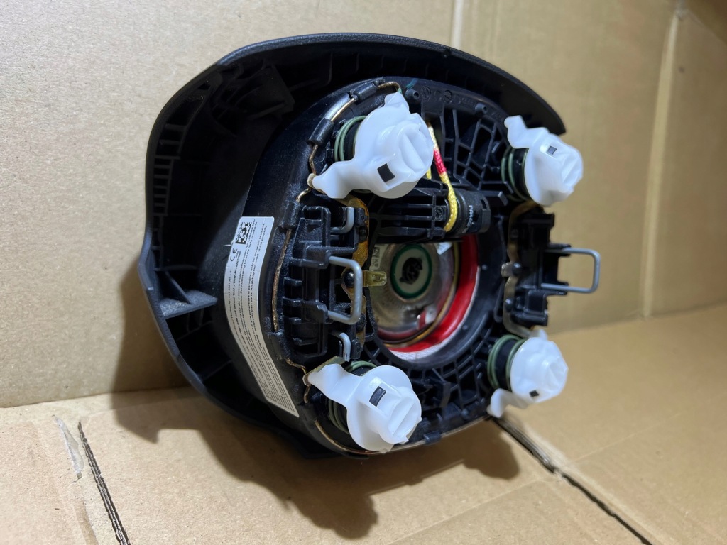 Audi a4 b8 рестайлинг  подушка воздушная подушка безопасности водителя 4 спицевой 8k0880201ac Оригинал