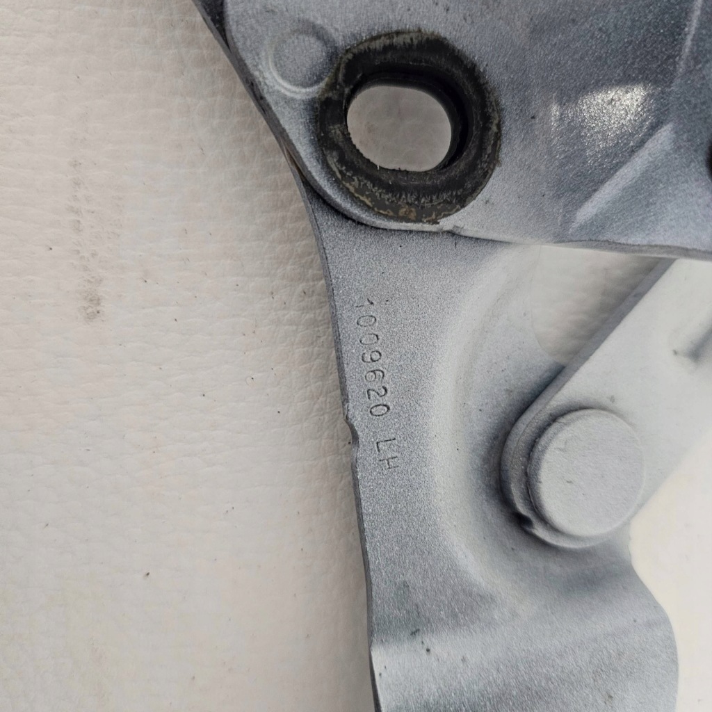 фото №8, Петля патрон левый капот tesla model x plaid 2022r 1009620-04