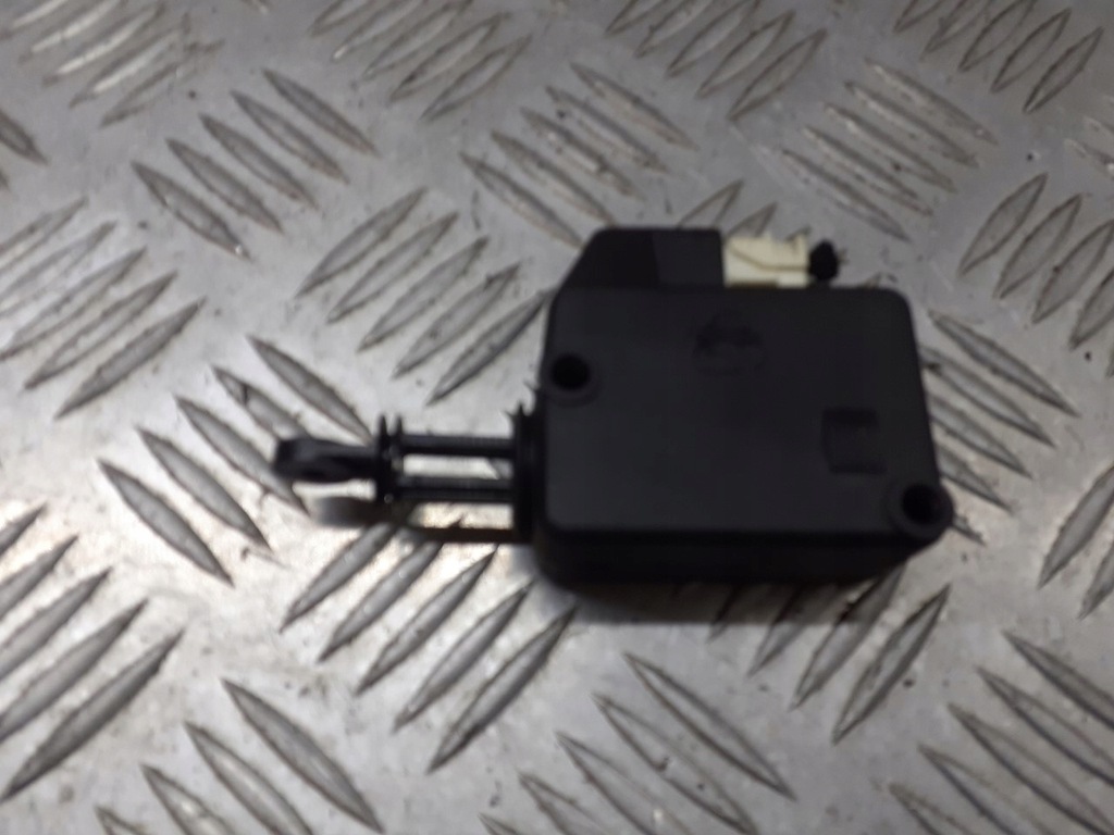 фото №1, Привід кришка пального volvo v40 i 1.8