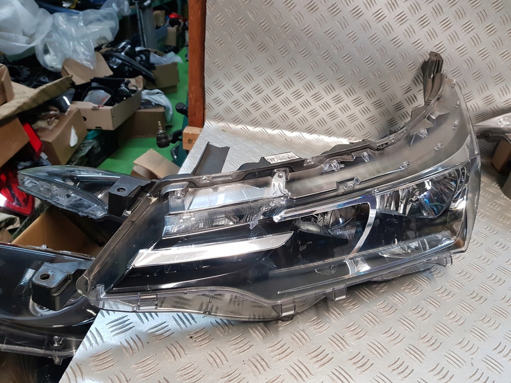 фото №1, Лампа левая перед передняя toyota corolla e16 led