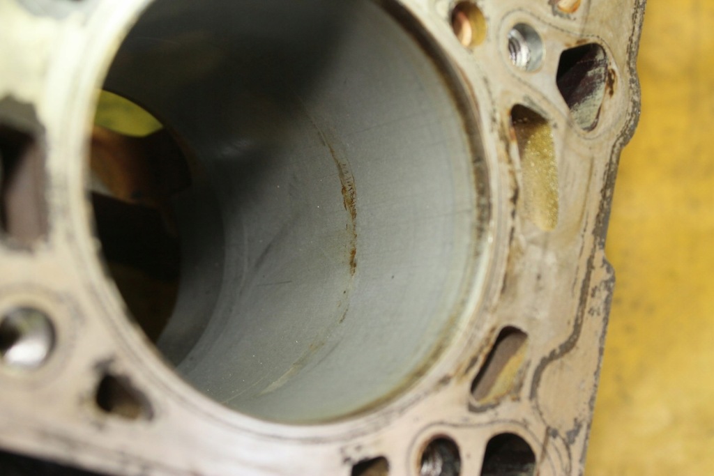 Купити Блок на stolik a8 d3 4.2 b v8 bfm 077103021am